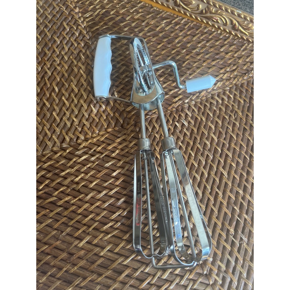 Vintage Style Stainless Steel Hand Crank Egg Beater Manual Rotary Mixer White